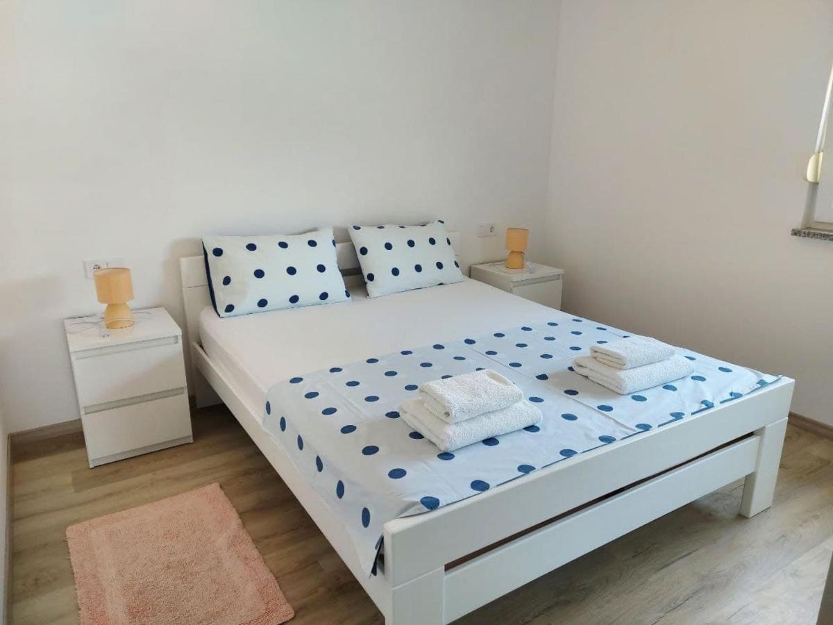 Bluegum Apartments Ližnjan Esterno foto